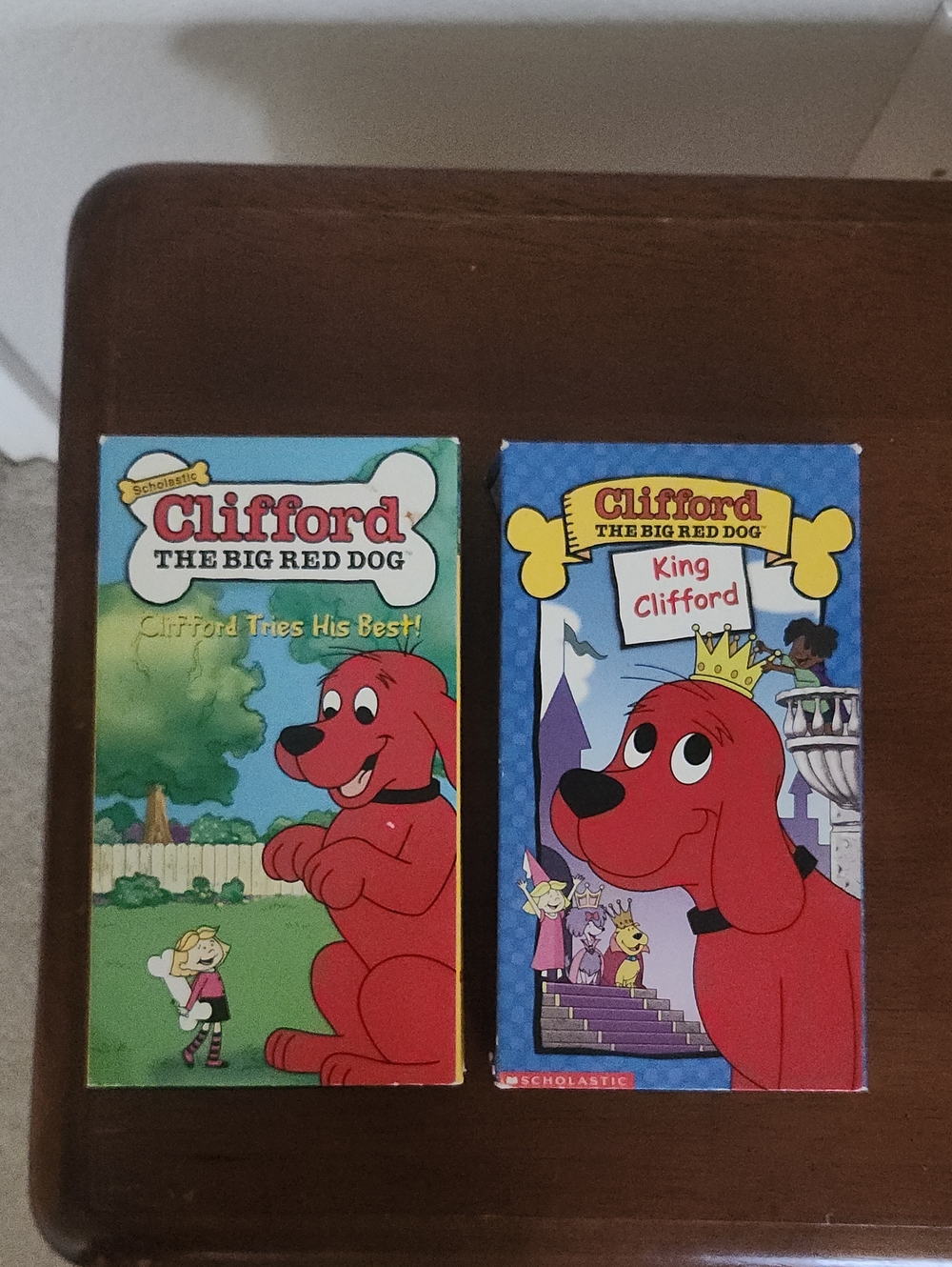 2 Clifford The Big Red Dog VHS Tapes "Clifford Tries His Best" "King Clifford"